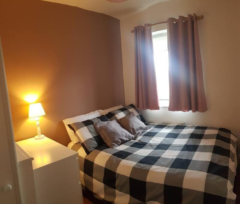 3 Bedroom 3 Bathroom House, Dublin ลูกัน ภายนอก รูปภาพ